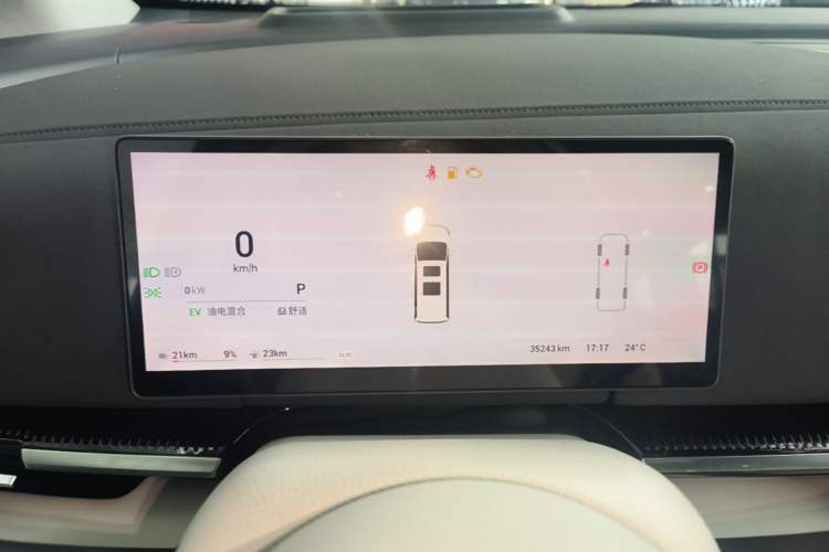 Used VOYAH Dream 2025 PHEV Four-Wheel-Drive Flagship Kunpeng Edition Instrument Cluster