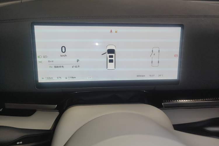 Used VOYAH Dream 2025 PHEV Four-Wheel-Drive Flagship Kunpeng Edition Instrument Cluster