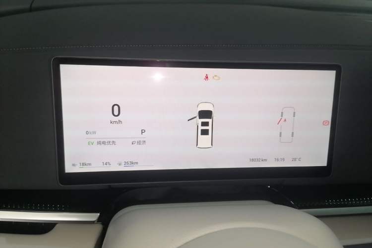 Used VOYAH Dream 2025 PHEV Four-Wheel-Drive Flagship Kunpeng Edition Instrument Cluster