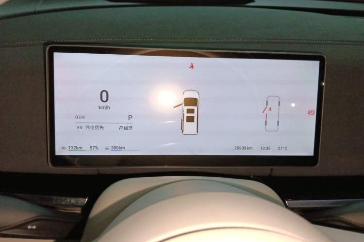 Used VOYAH Dream 2025 PHEV Four-Wheel Drive Prestige Kunpeng Edition Instrument Cluster