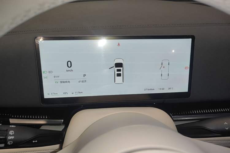 Used VOYAH Dream 2025 PHEV Four-Wheel-Drive Flagship Kunpeng Edition Instrument Cluster