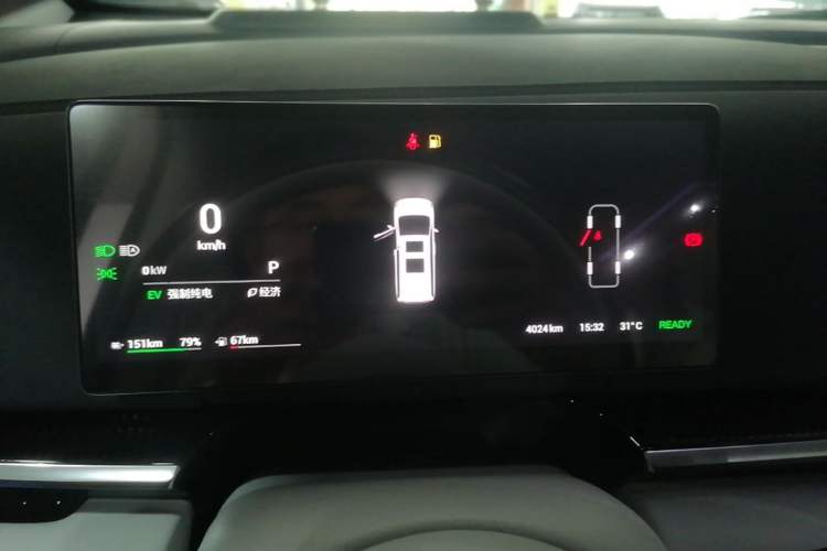 Used VOYAH Dream 2025 PHEV Four-Wheel-Drive Flagship Kunpeng Edition Instrument Cluster
