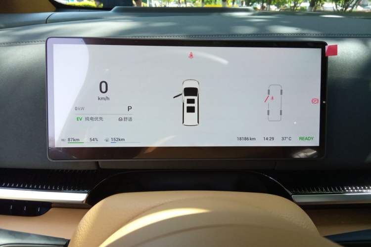 Used VOYAH Dream 2025 PHEV Four-Wheel Drive Excellence Kunpeng Edition Instrument Cluster