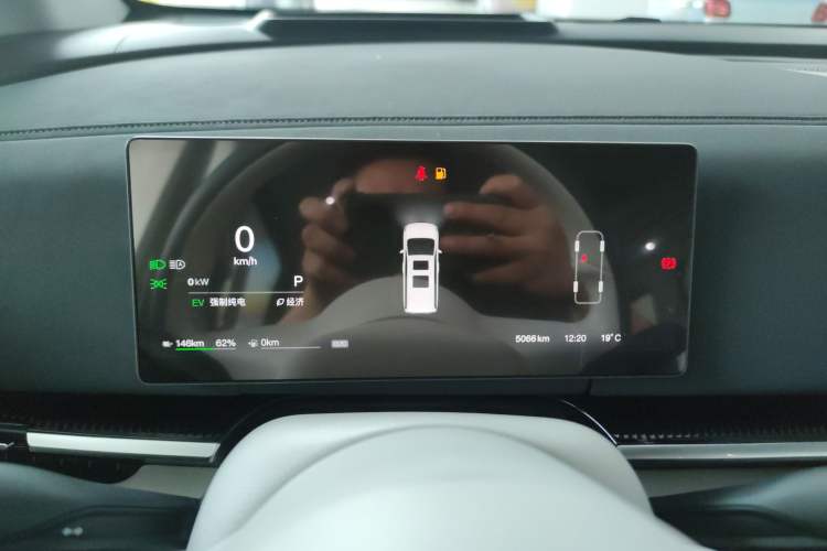 Used VOYAH Dream 2025 PHEV Four-Wheel-Drive Flagship Kunpeng Edition Instrument Cluster
