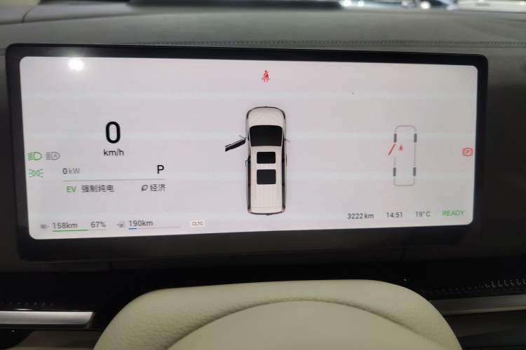 Used VOYAH Dream 2025 PHEV Four-Wheel-Drive Flagship Kunpeng Edition Instrument Cluster