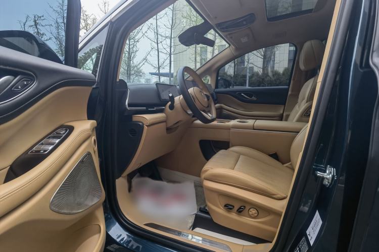 Used VOYAH Dream 2025 PHEV Four-Wheel-Drive Flagship Kunpeng Edition Interior 1