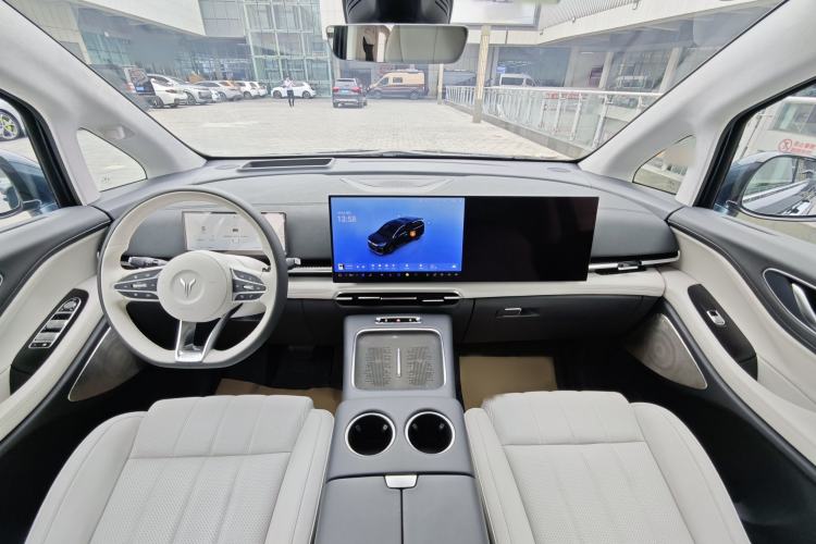 Used VOYAH Dream 2025 PHEV Four-Wheel-Drive Flagship Kunpeng Edition Interior 1