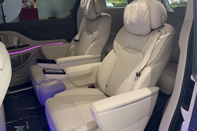 Used VOYAH Dream 2025 PHEV Four-Wheel-Drive Flagship Kunpeng Edition Interior 1