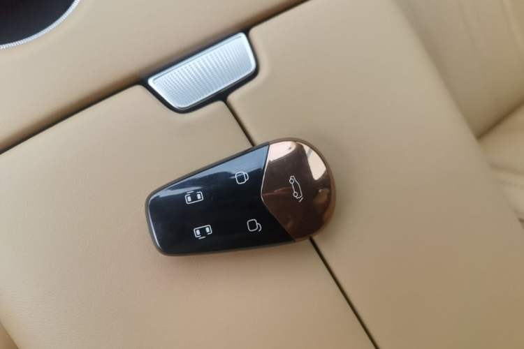 Used VOYAH Dream 2025 PHEV Four-Wheel-Drive Flagship Kunpeng Edition Interior 1