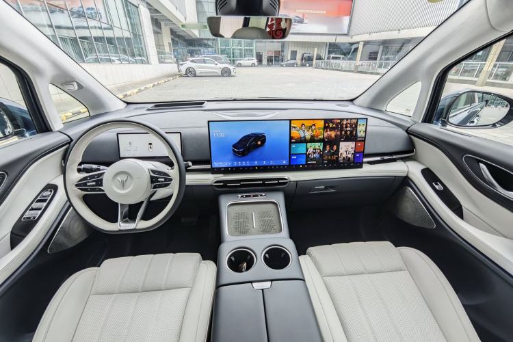 Used VOYAH Dream 2025 PHEV Four-Wheel-Drive Flagship Kunpeng Edition Interior 1