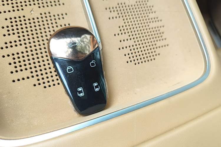 Used VOYAH Dream 2025 PHEV Four-Wheel Drive Prestige Qiankun Edition Interior 1