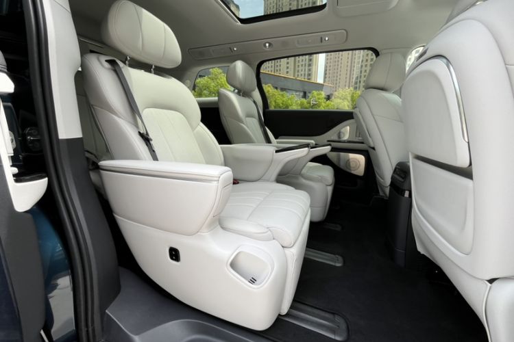 Used VOYAH Dream 2025 PHEV Four-Wheel-Drive Flagship Kunpeng Edition Interior 1