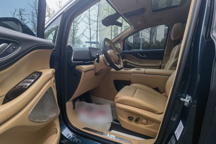 Used VOYAH Dream 2025 PHEV Four-Wheel-Drive Flagship Kunpeng Edition Interior 1