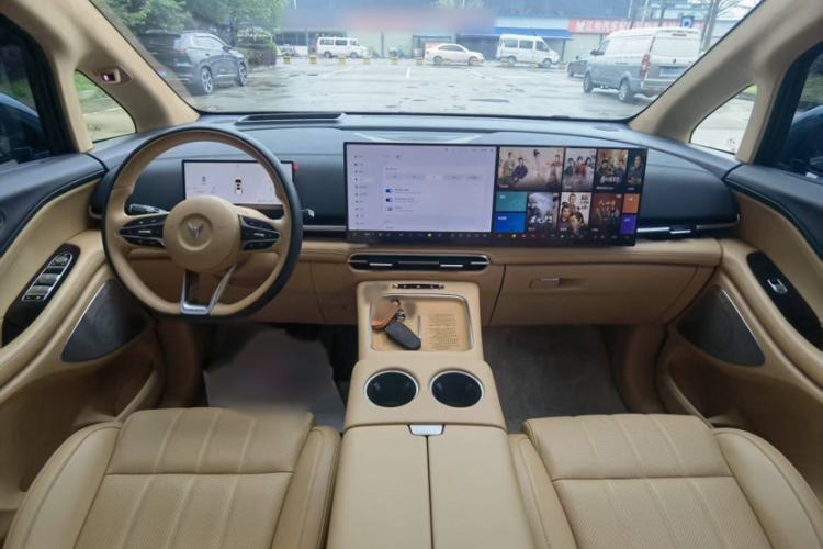 Used VOYAH Dream 2025 PHEV Four-Wheel-Drive Flagship Kunpeng Edition Interior 1