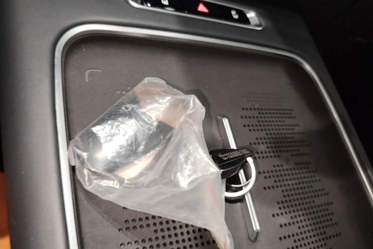 Used VOYAH Dream 2025 PHEV Four-Wheel-Drive Flagship Kunpeng Edition Interior 1