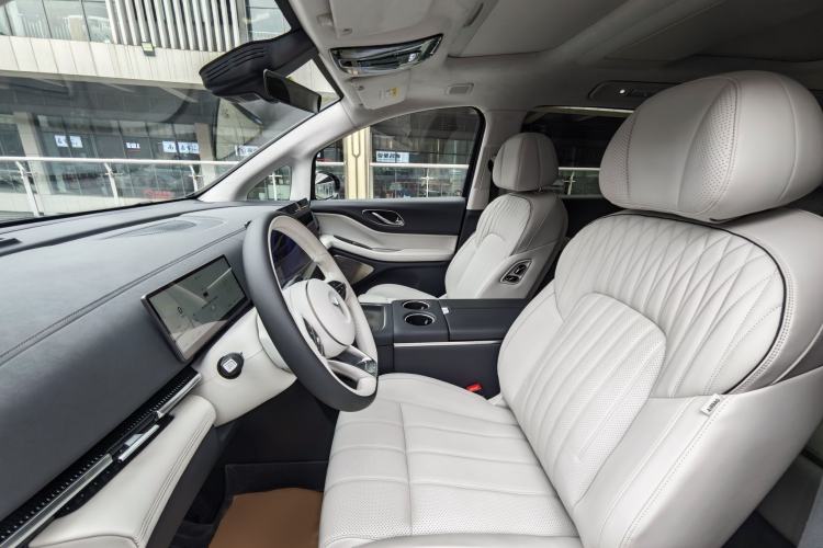 Used VOYAH Dream 2025 PHEV Four-Wheel-Drive Flagship Kunpeng Edition Interior 11