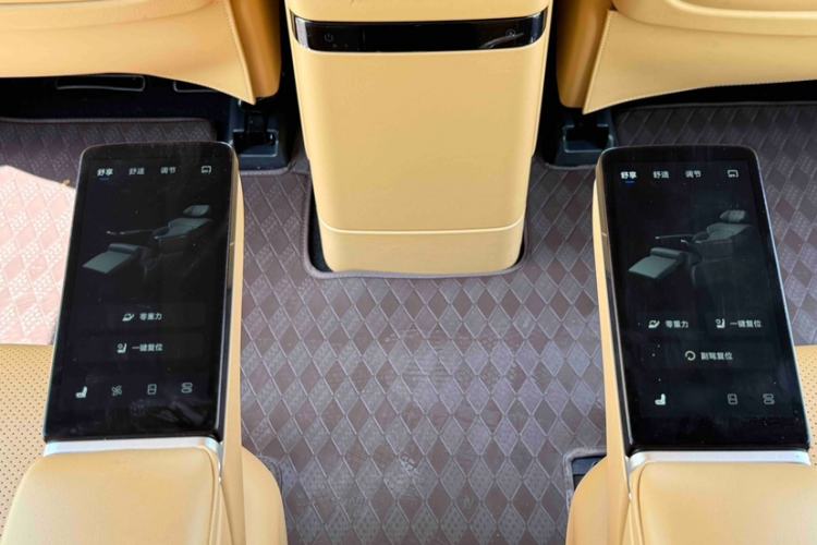 Used VOYAH Dream 2025 PHEV Four-Wheel-Drive Flagship Kunpeng Edition Interior 11