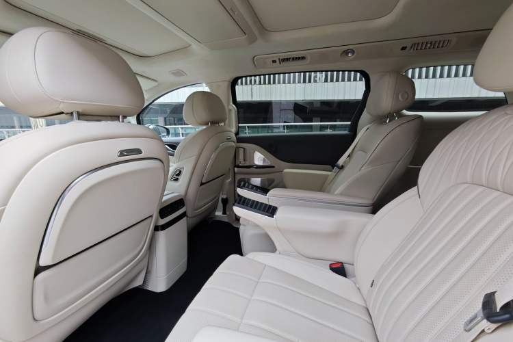 Used VOYAH Dream 2025 PHEV Four-Wheel-Drive Flagship Kunpeng Edition Interior 11