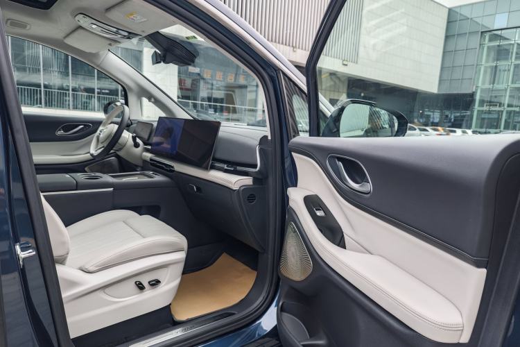 Used VOYAH Dream 2025 PHEV Four-Wheel-Drive Flagship Kunpeng Edition Interior 12