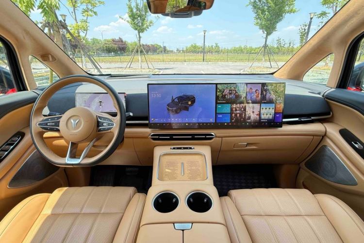 Used VOYAH Dream 2025 PHEV Four-Wheel-Drive Flagship Kunpeng Edition Interior 12