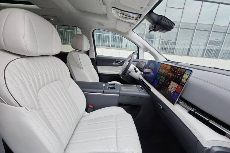 Used VOYAH Dream 2025 PHEV Four-Wheel-Drive Flagship Kunpeng Edition Interior 12