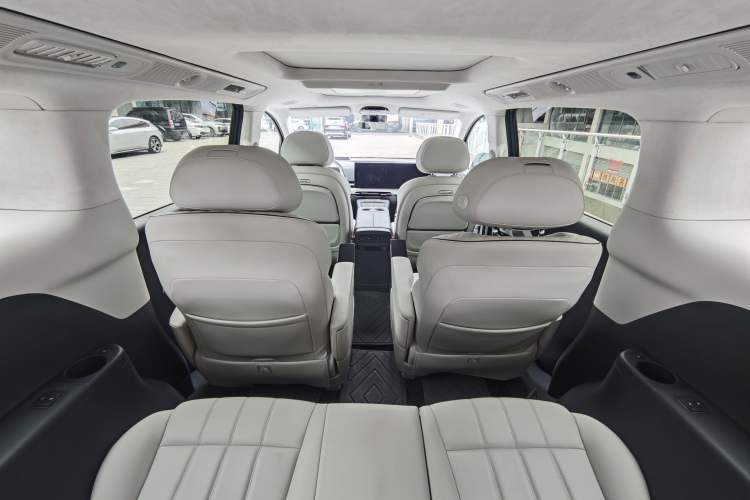 Used VOYAH Dream 2025 PHEV Four-Wheel-Drive Flagship Kunpeng Edition Interior 2