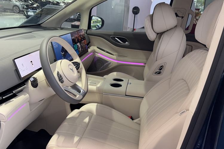 Used VOYAH Dream 2025 PHEV Four-Wheel-Drive Flagship Kunpeng Edition Interior 2