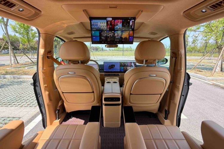 Used VOYAH Dream 2025 PHEV Four-Wheel-Drive Flagship Kunpeng Edition Interior 2