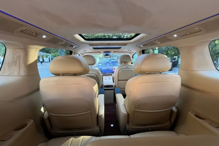 Used VOYAH Dream 2025 PHEV Four-Wheel-Drive Flagship Kunpeng Edition Interior 2