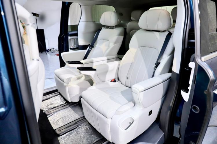 Used VOYAH Dream 2025 PHEV Four-Wheel-Drive Flagship Kunpeng Edition Interior 2