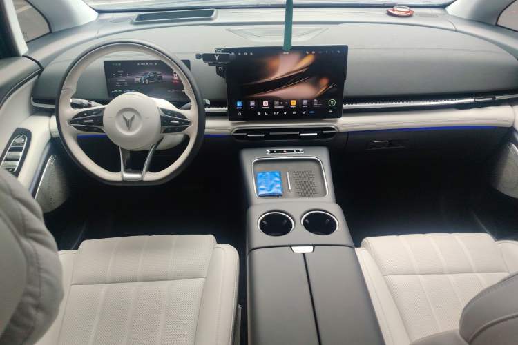 Used VOYAH Dream 2025 PHEV Four-Wheel-Drive Flagship Version – Qiankun Edition Interior 2