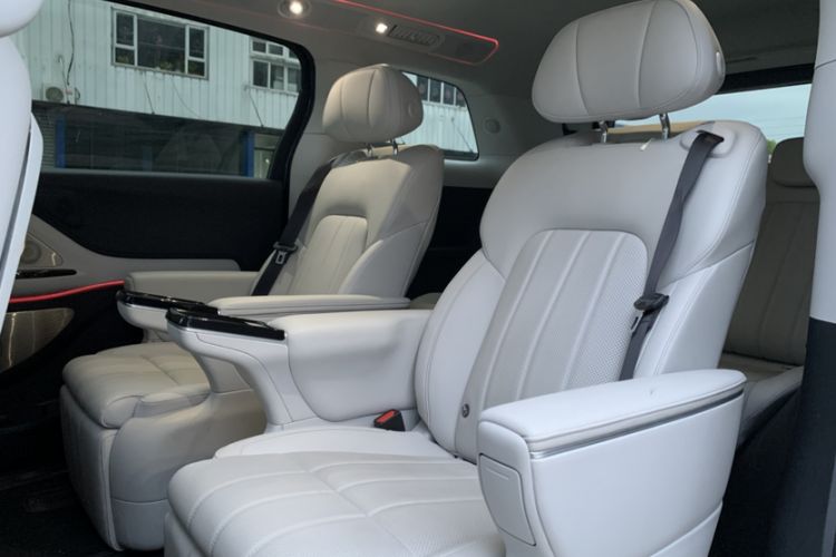 Used VOYAH Dream 2025 PHEV Four-Wheel Drive Prestige Kunpeng Edition Interior 2