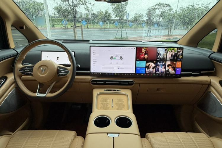 Used VOYAH Dream 2025 PHEV Four-Wheel Drive Prestige Kunpeng Edition Interior 2