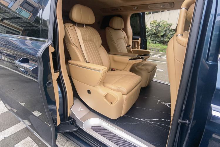 Used VOYAH Dream 2025 PHEV Four-Wheel-Drive Flagship Kunpeng Edition Interior 2