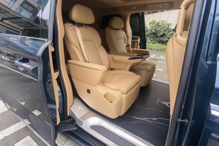 Used VOYAH Dream 2025 PHEV Four-Wheel-Drive Flagship Kunpeng Edition Interior 2