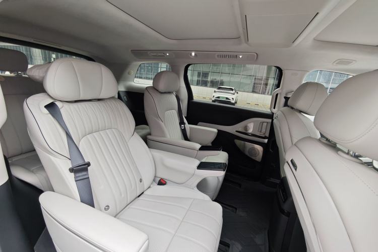 Used VOYAH Dream 2025 PHEV Four-Wheel-Drive Flagship Kunpeng Edition Interior 3
