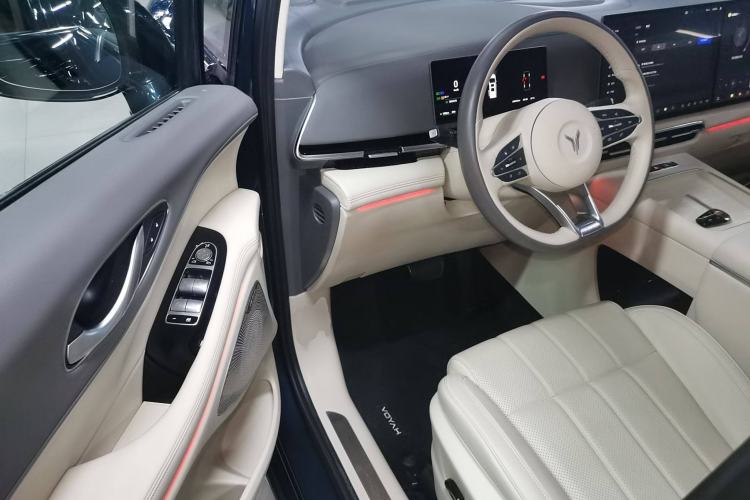 Used VOYAH Dream 2025 PHEV Four-Wheel-Drive Flagship Kunpeng Edition Interior 3