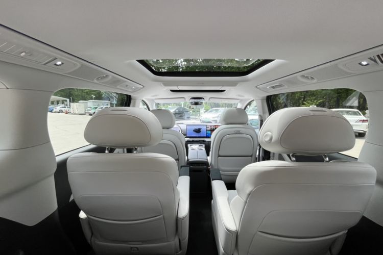 Used VOYAH Dream 2025 PHEV Four-Wheel-Drive Flagship Kunpeng Edition Interior 3