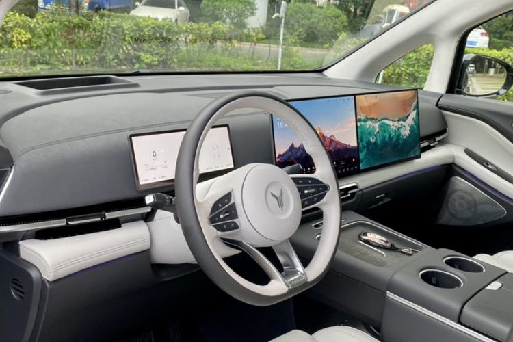 Used VOYAH Dream 2025 PHEV Four-Wheel-Drive Flagship Kunpeng Edition Interior 3