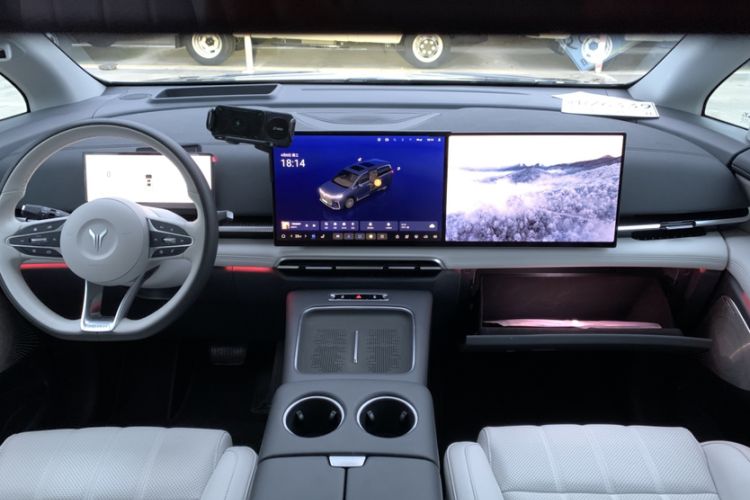 Used VOYAH Dream 2025 PHEV Four-Wheel Drive Prestige Kunpeng Edition Interior 3