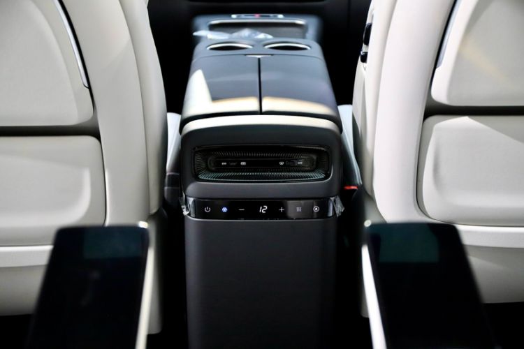 Used VOYAH Dream 2025 PHEV Four-Wheel-Drive Flagship Kunpeng Edition Interior 3