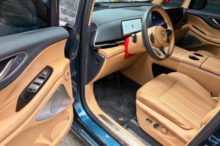 Used VOYAH Dream 2025 EV Four-Wheel Drive Prestige Kunpeng Edition Interior 3
