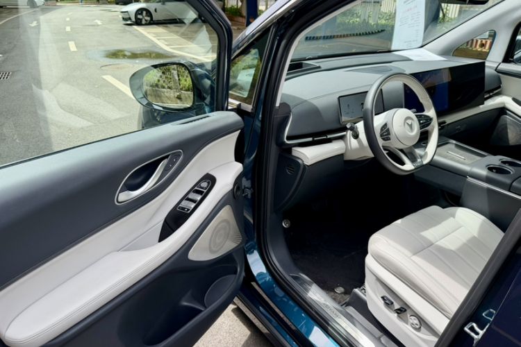 Used VOYAH Dream 2025 PHEV Four-Wheel-Drive Flagship Kunpeng Edition Interior 3