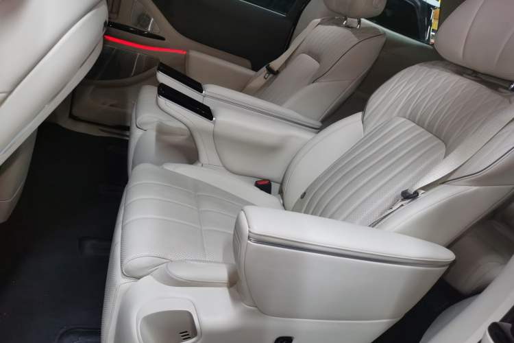 Used VOYAH Dream 2025 PHEV Four-Wheel-Drive Flagship Kunpeng Edition Interior 4