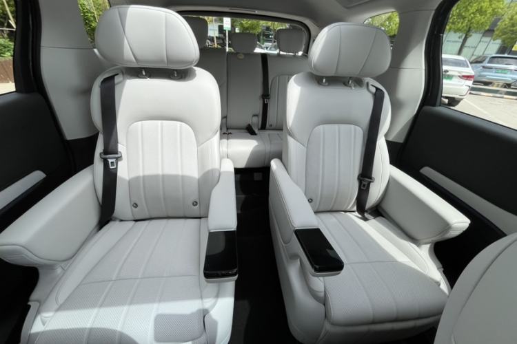 Used VOYAH Dream 2025 PHEV Four-Wheel-Drive Flagship Kunpeng Edition Interior 4