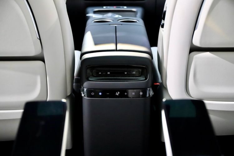 Used VOYAH Dream 2025 PHEV Four-Wheel-Drive Flagship Kunpeng Edition Interior 4