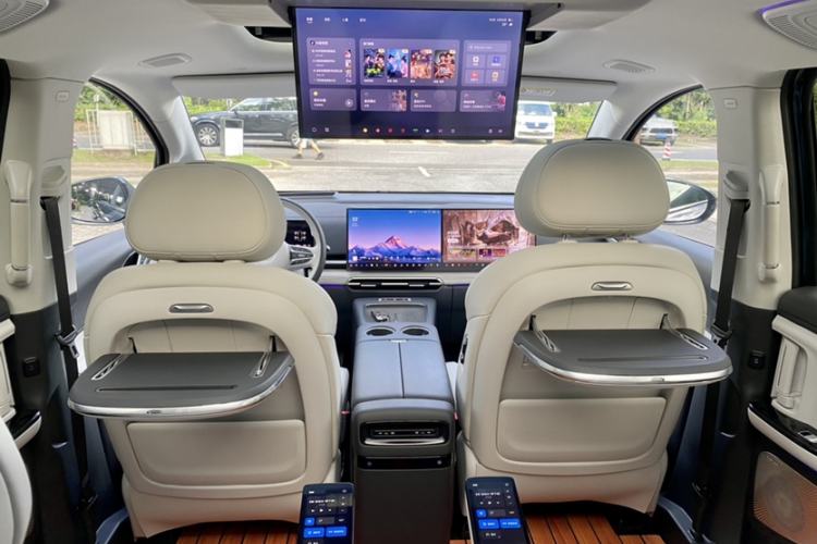 Used VOYAH Dream 2025 PHEV Four-Wheel Drive Prestige Kunpeng Edition Interior 4