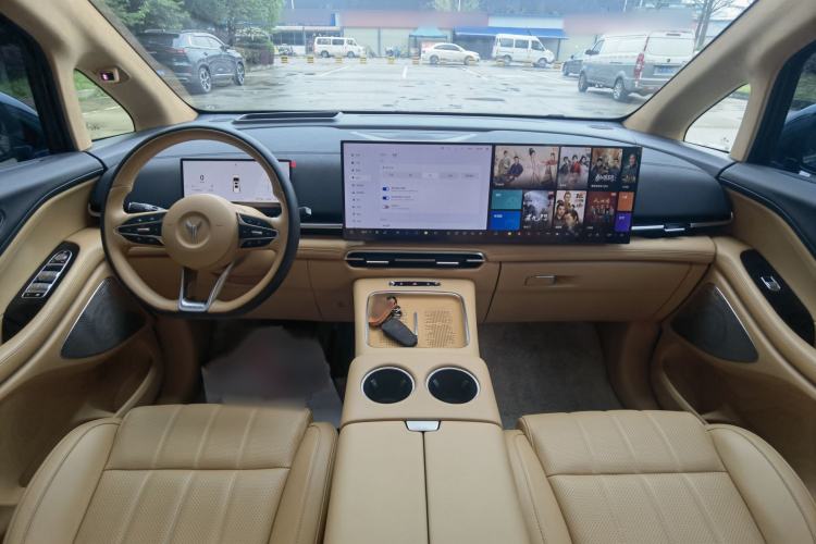 Used VOYAH Dream 2025 PHEV Four-Wheel-Drive Flagship Kunpeng Edition Interior 4