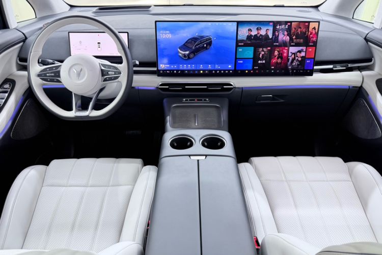 Used VOYAH Dream 2025 PHEV Four-Wheel-Drive Flagship Kunpeng Edition Interior 4