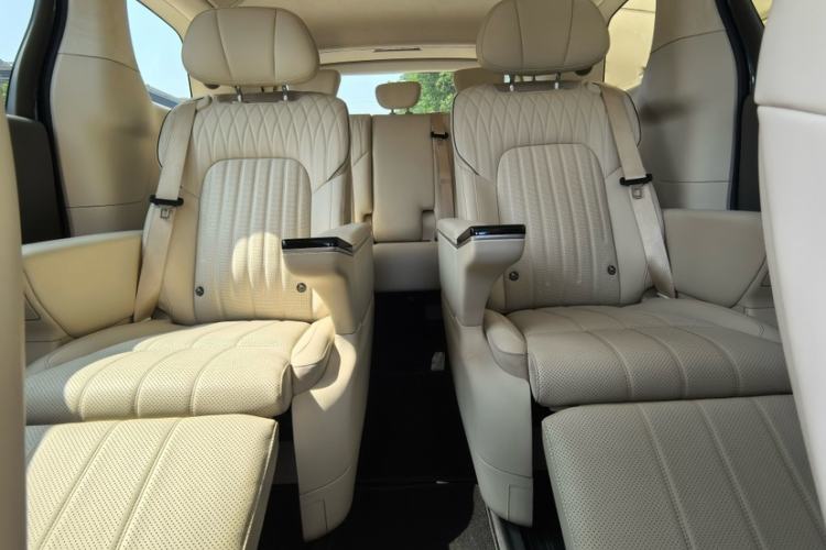 Used VOYAH Dream 2025 PHEV Four-Wheel-Drive Flagship Kunpeng Edition Interior 4